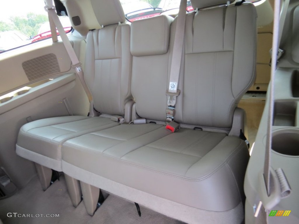 Dark Frost Beige/Medium Frost Beige Interior 2014 Chrysler Town & Country Touring Photo #96083871