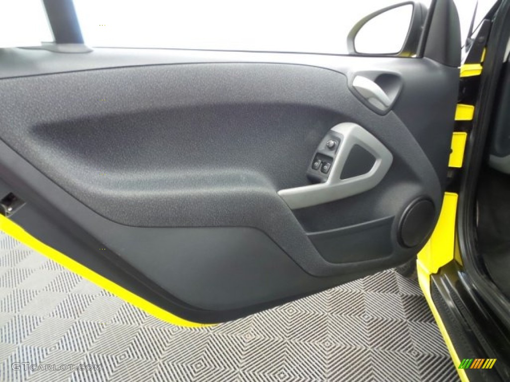 2008 fortwo passion coupe - Light Yellow / Design Black photo #6
