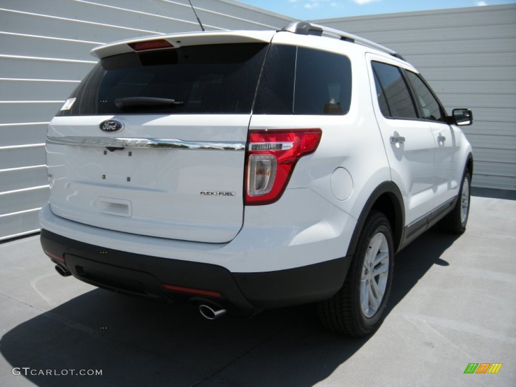 2015 Explorer XLT - Oxford White / Medium Light Stone photo #4