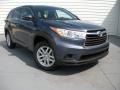 Front 3/4 View of 2014 Highlander LE
