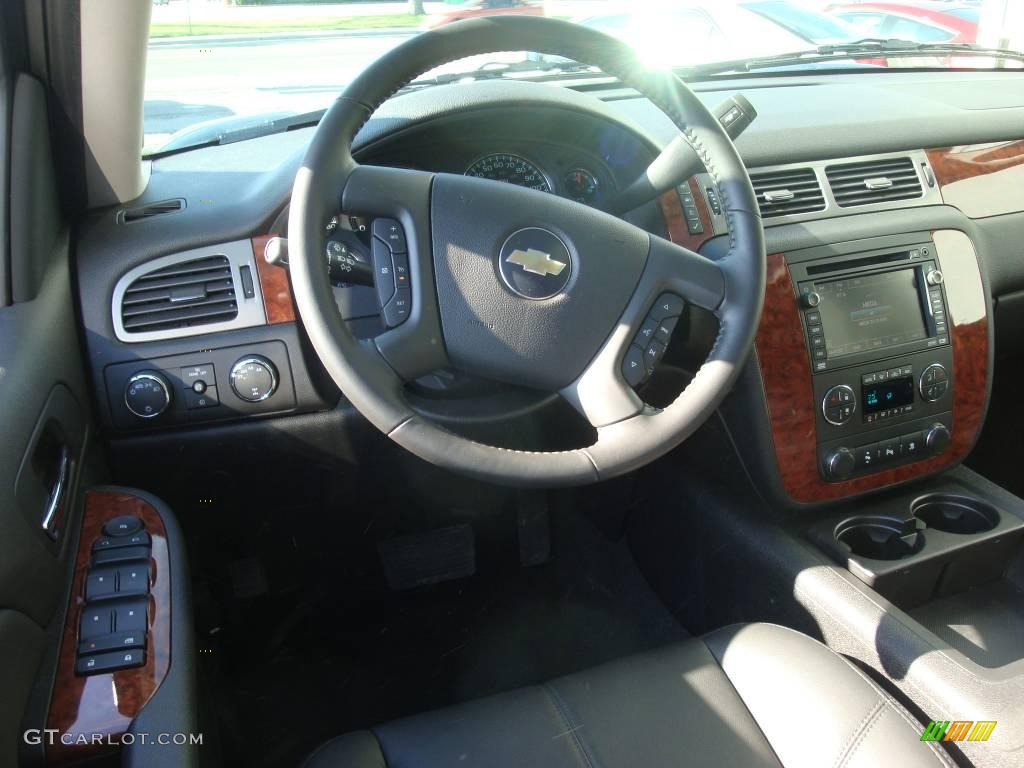 2008 Suburban 1500 LT 4x4 - Black / Ebony photo #11