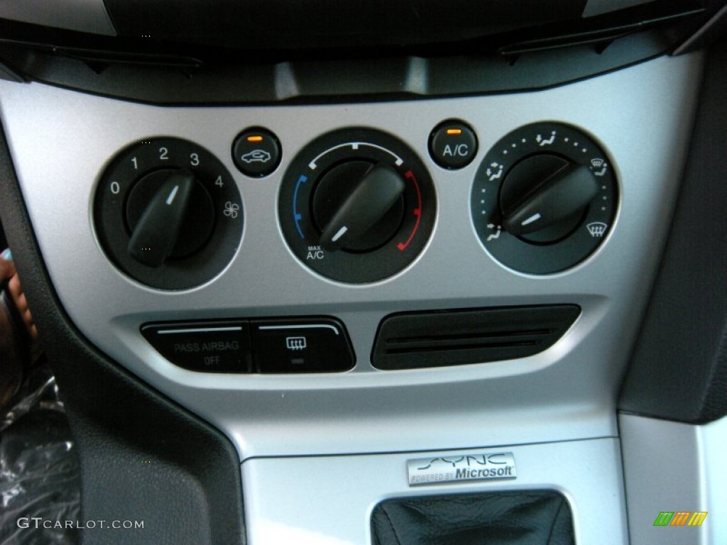 2014 Focus SE Hatchback - Performance Blue / Charcoal Black photo #28