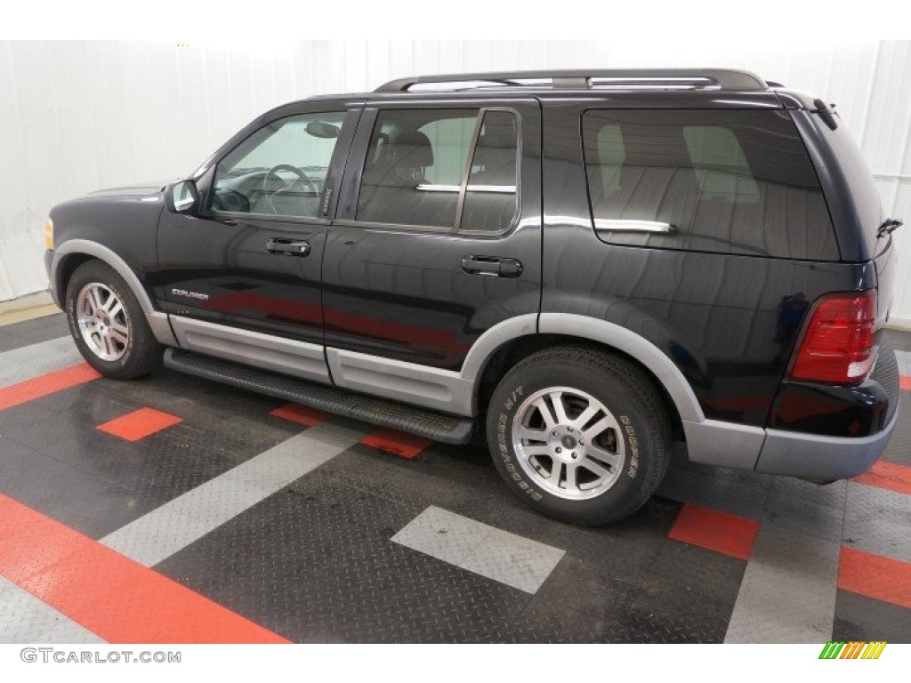 2002 Explorer XLT 4x4 - Black Clearcoat / Graphite photo #17