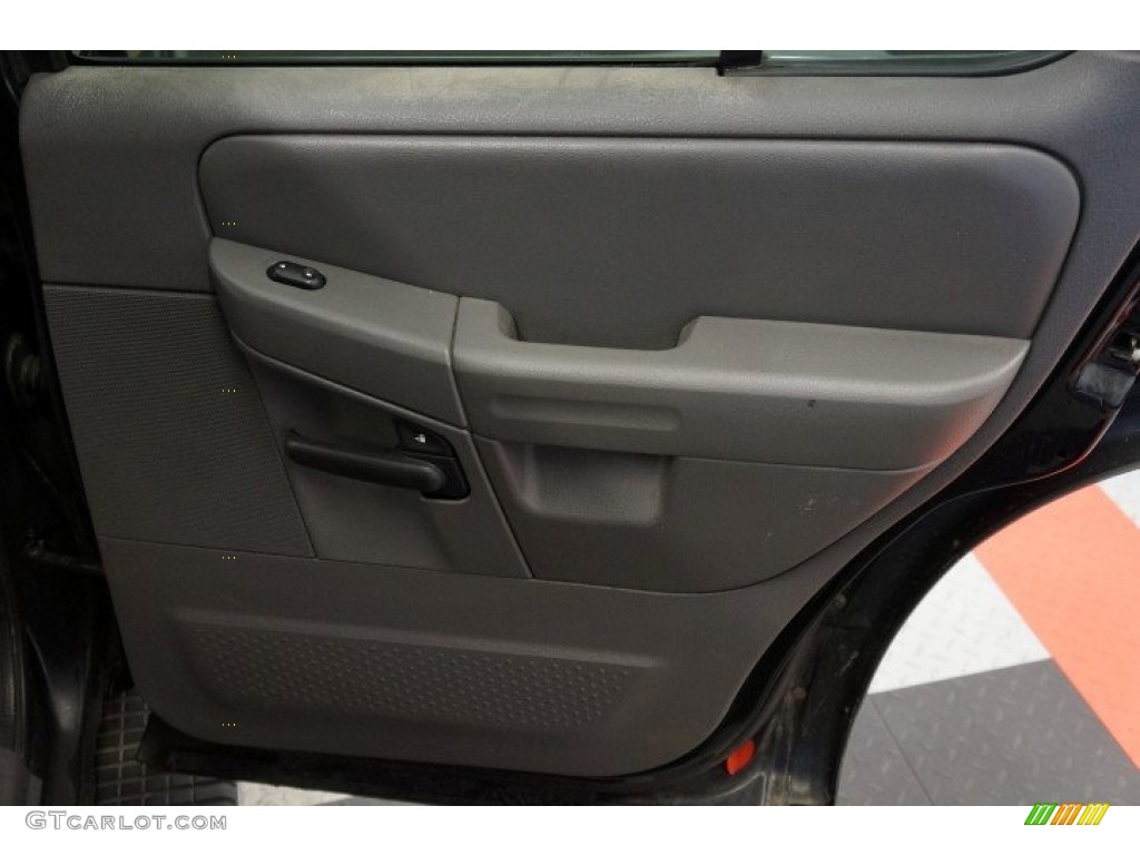 2002 Explorer XLT 4x4 - Black Clearcoat / Graphite photo #23