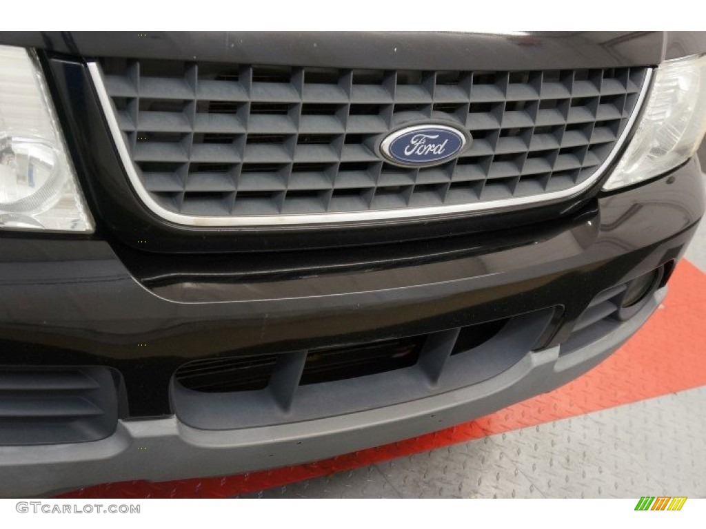 2002 Explorer XLT 4x4 - Black Clearcoat / Graphite photo #43