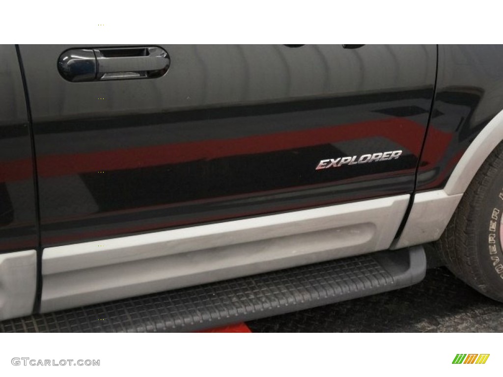 2002 Explorer XLT 4x4 - Black Clearcoat / Graphite photo #48