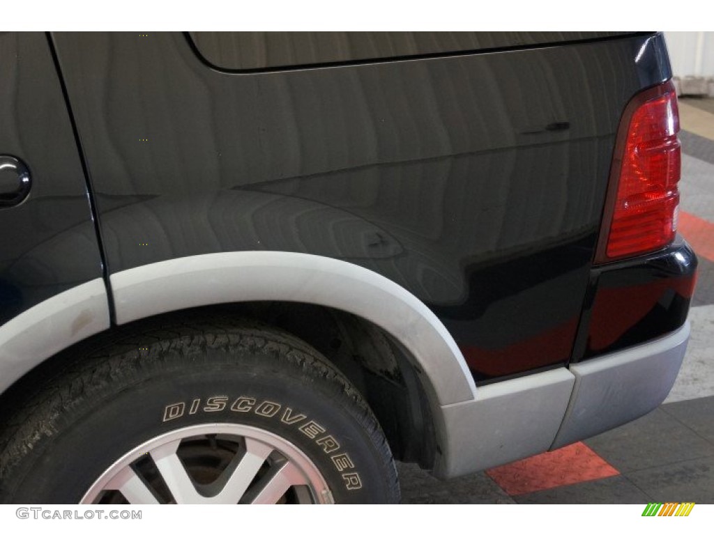 2002 Explorer XLT 4x4 - Black Clearcoat / Graphite photo #55