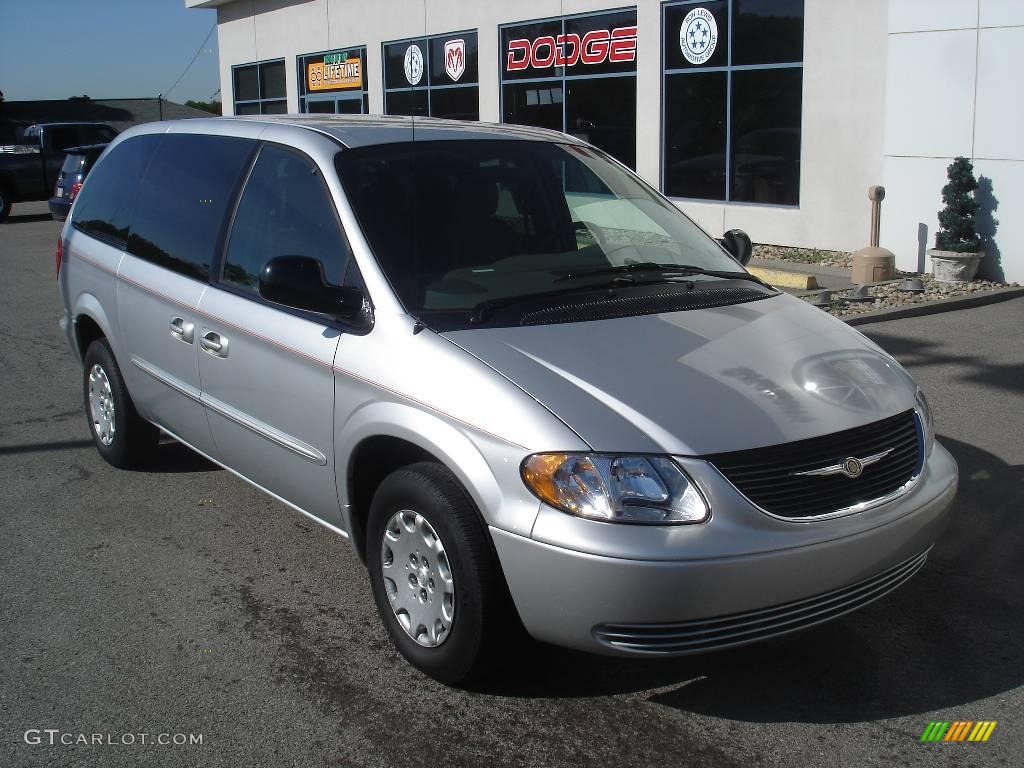 2003 Town & Country LX - Bright Silver Metallic / Taupe photo #17