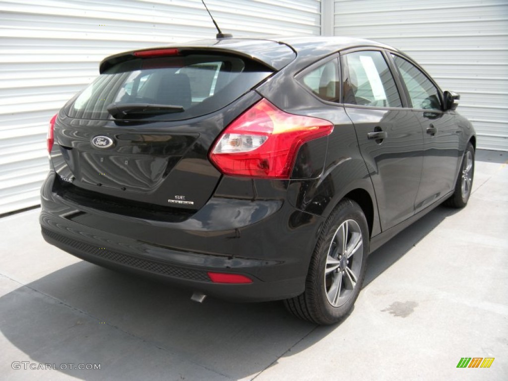 2014 Focus SE Hatchback - Tuxedo Black / Charcoal Black photo #4