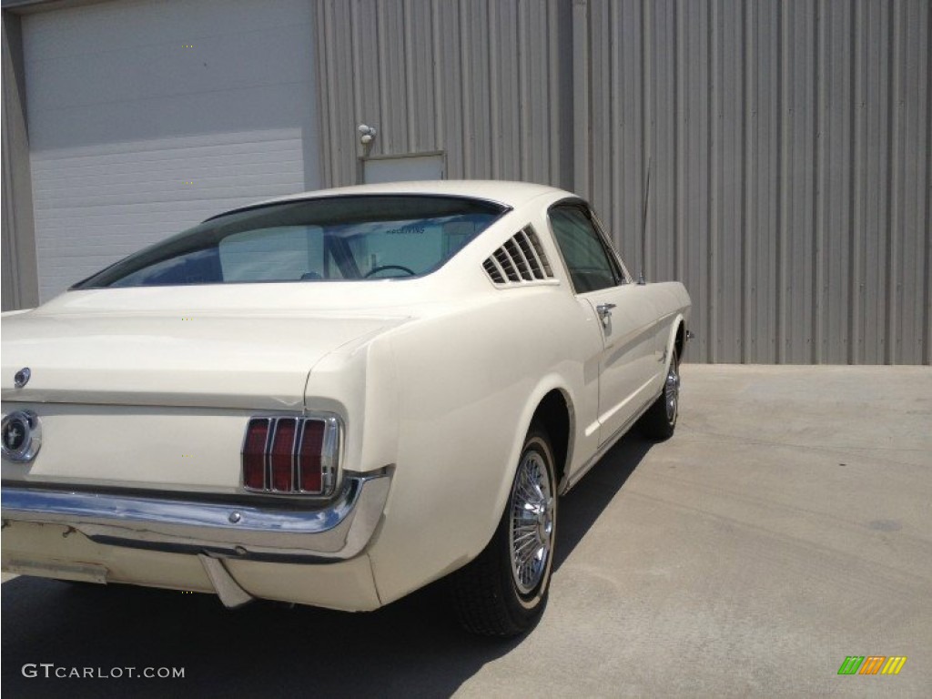 1965 Mustang Fastback - Wimbledon White / Green photo #10