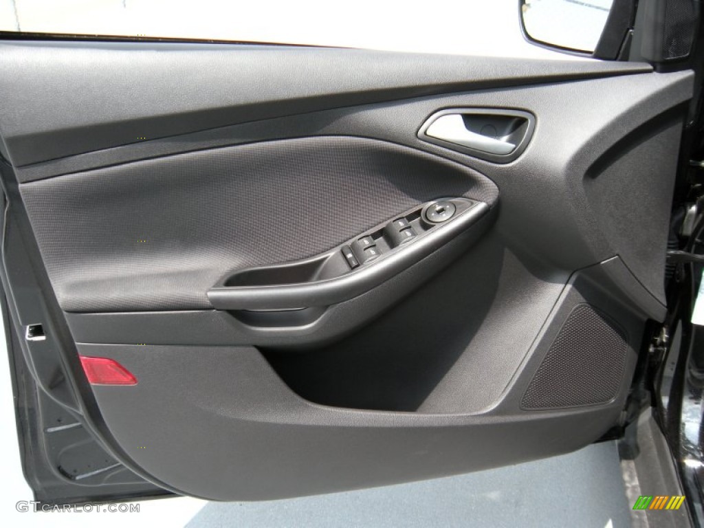 2014 Focus SE Hatchback - Tuxedo Black / Charcoal Black photo #20