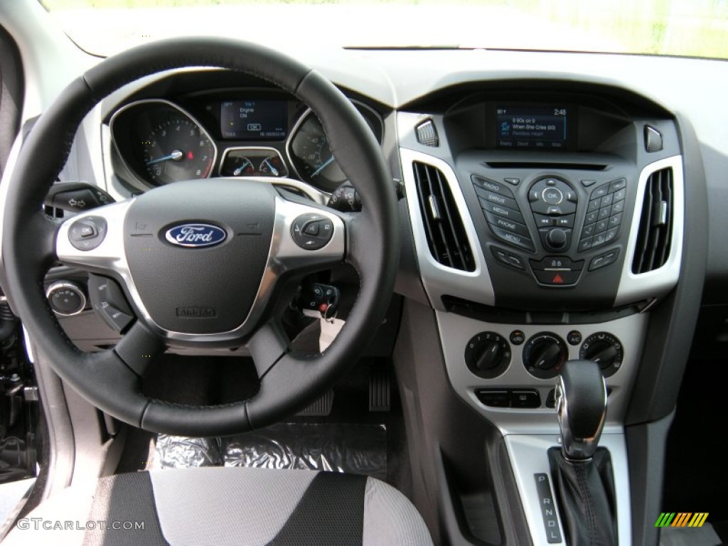 2014 Focus SE Hatchback - Tuxedo Black / Charcoal Black photo #24