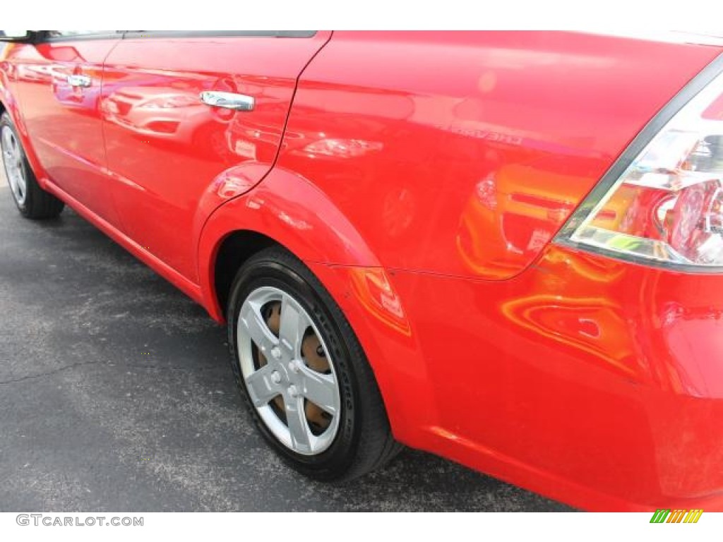2009 Aveo LT Sedan - Victory Red / Charcoal photo #4