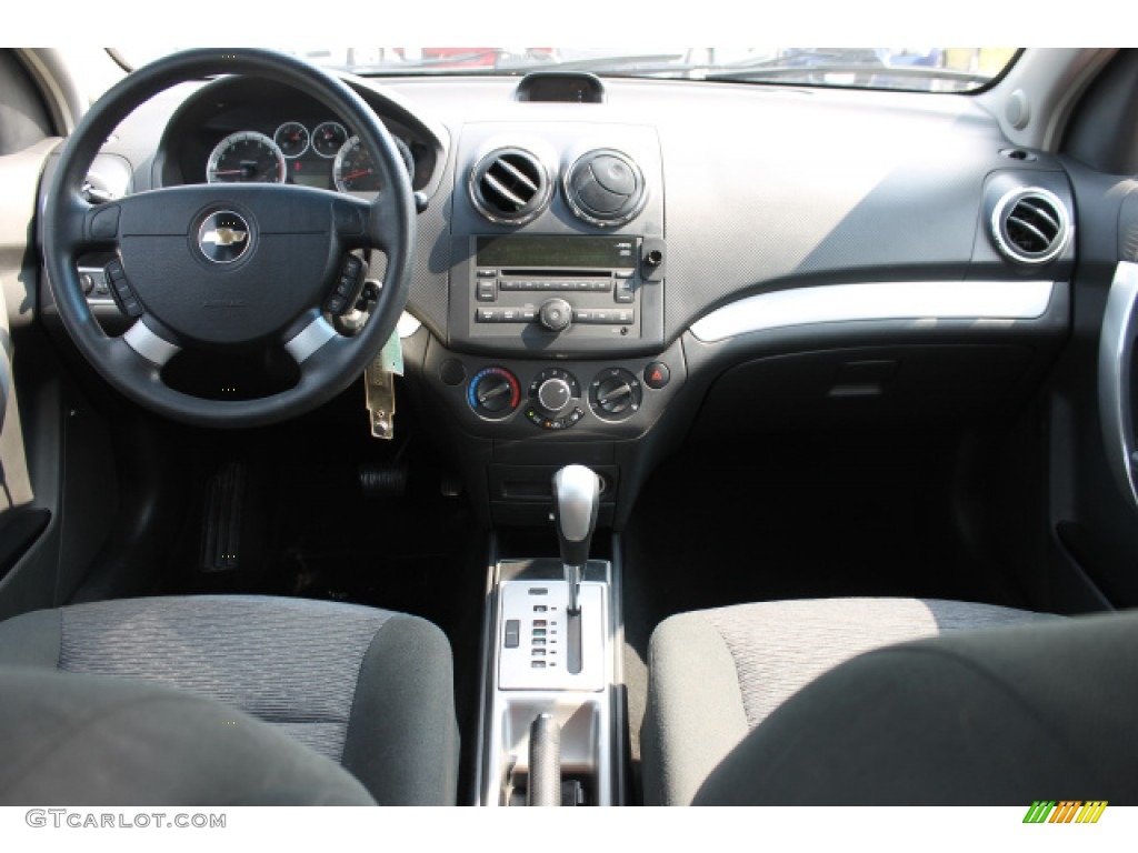 2009 Aveo LT Sedan - Victory Red / Charcoal photo #10