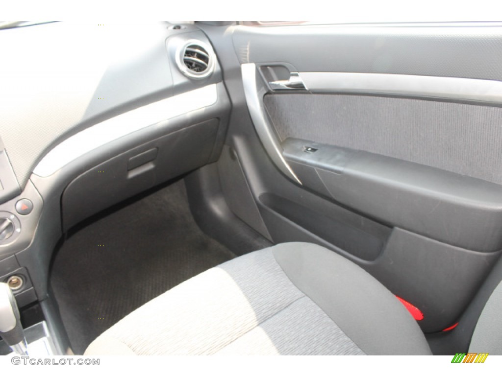 2009 Aveo LT Sedan - Victory Red / Charcoal photo #13