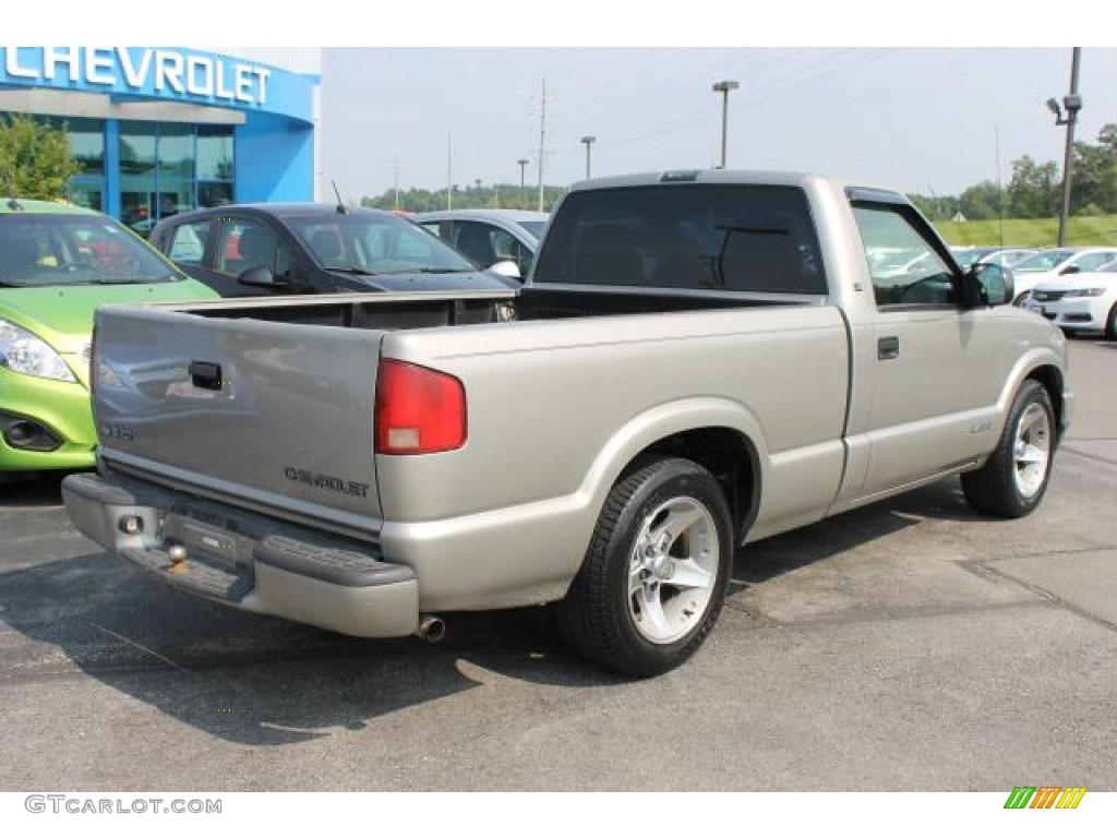 2003 S10 LS Regular Cab - Sandalwood Metallic / Graphite photo #3