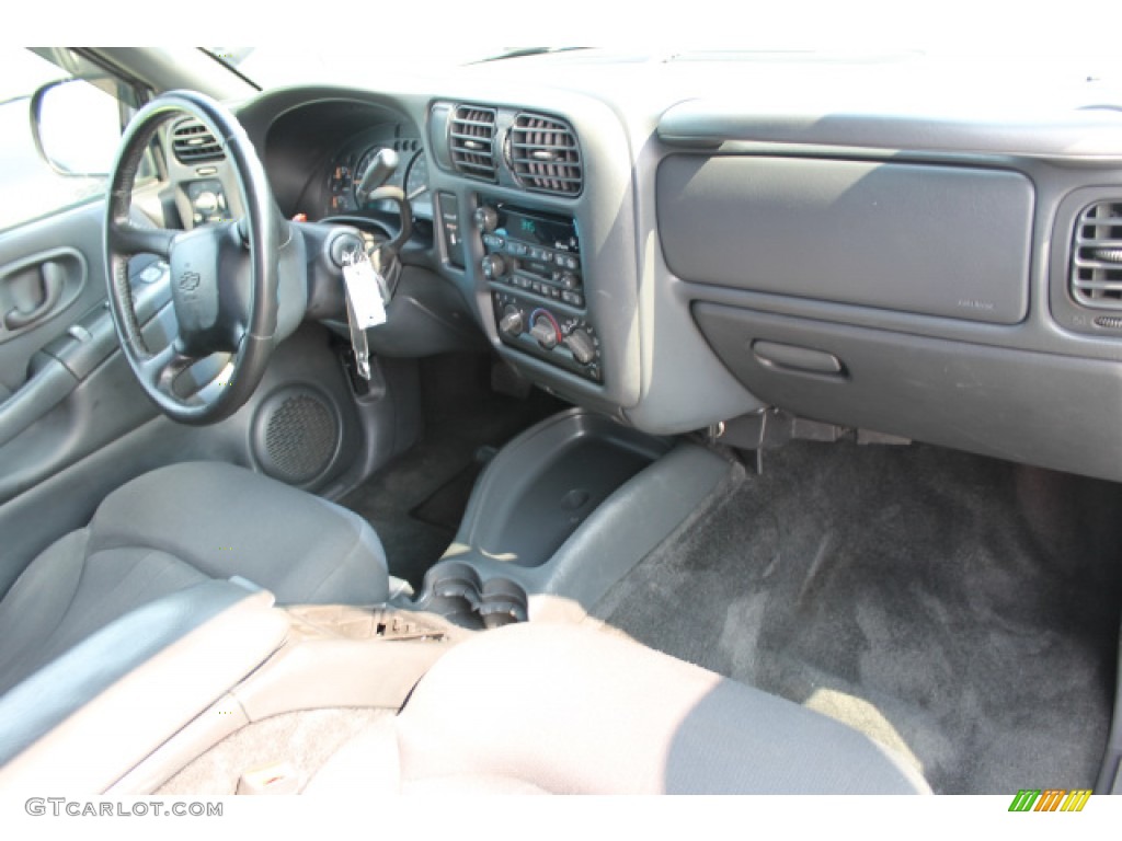 2003 S10 LS Regular Cab - Sandalwood Metallic / Graphite photo #10