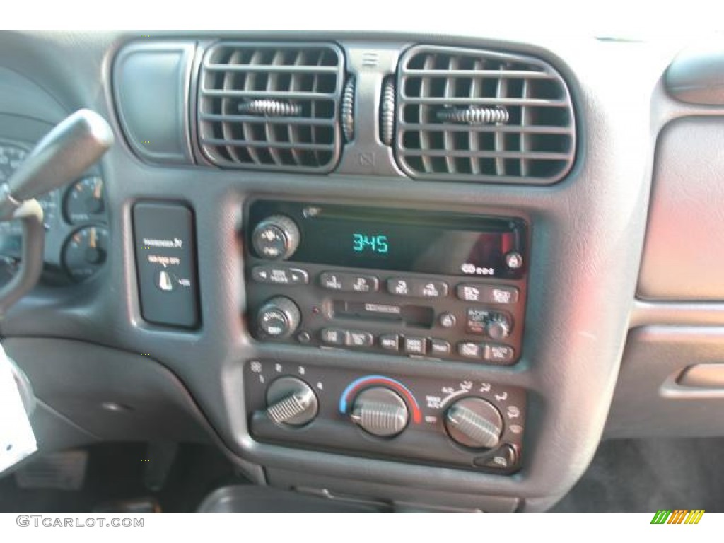 2003 S10 LS Regular Cab - Sandalwood Metallic / Graphite photo #12