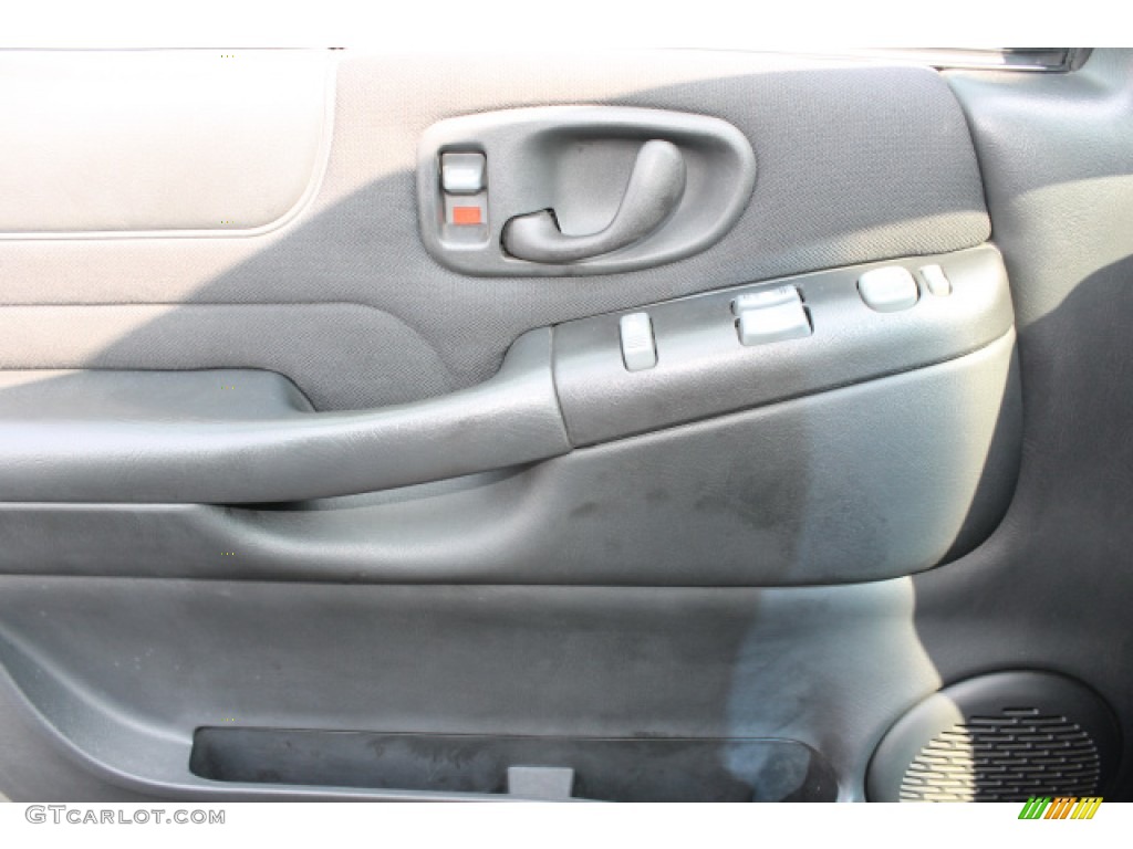 2003 S10 LS Regular Cab - Sandalwood Metallic / Graphite photo #15