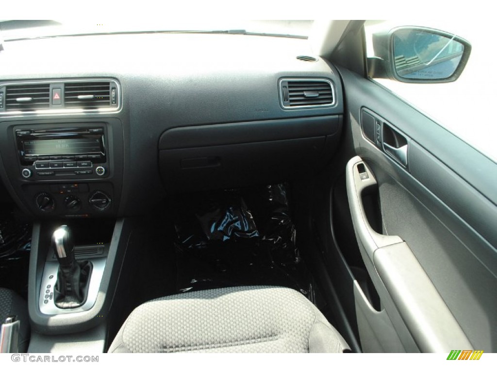 2014 Jetta S Sedan - Platinum Gray Metallic / Titan Black photo #13