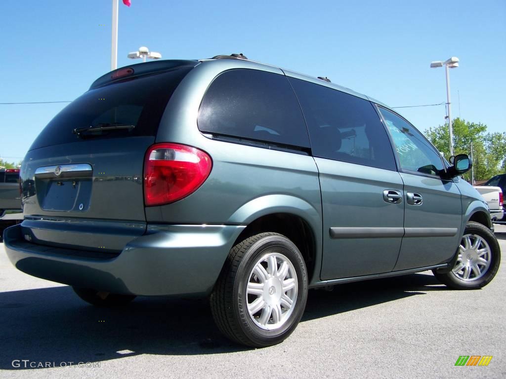 2007 Town & Country  - Magnesium Pearl / Dark Khaki/Light Graystone photo #2