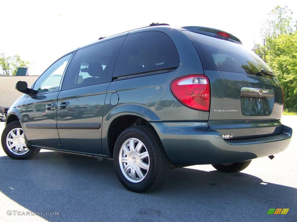 2007 Town & Country  - Magnesium Pearl / Dark Khaki/Light Graystone photo #3