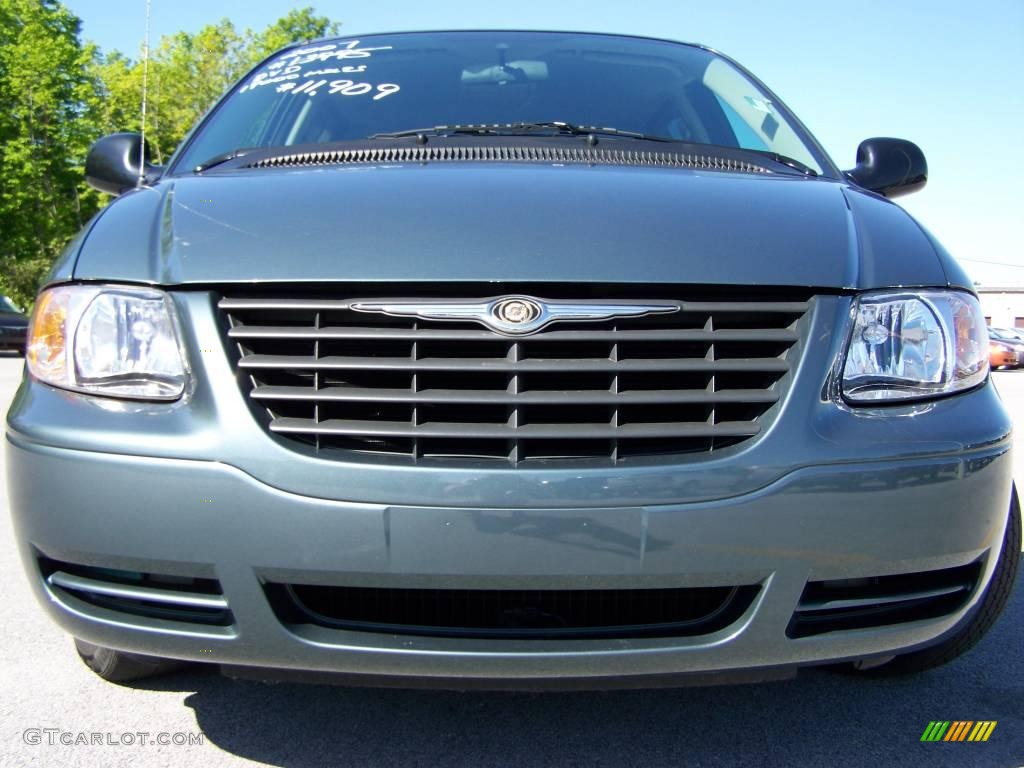 2007 Town & Country  - Magnesium Pearl / Dark Khaki/Light Graystone photo #6