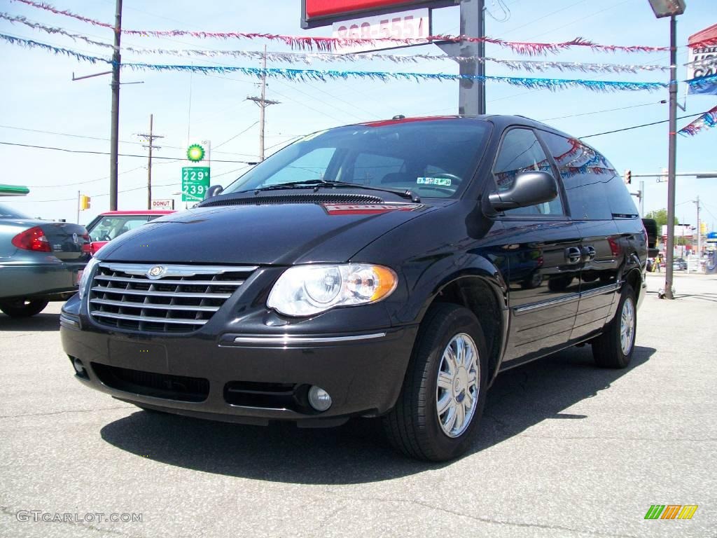 2007 Town & Country Limited - Brilliant Black Crystal Pearl / Medium Slate Gray photo #1