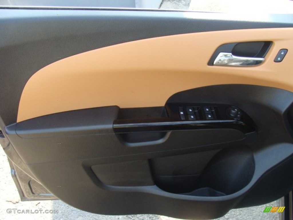 2014 Chevrolet Sonic LTZ Hatchback Dusk Jet Black/Mojave Door Panel Photo #96142007