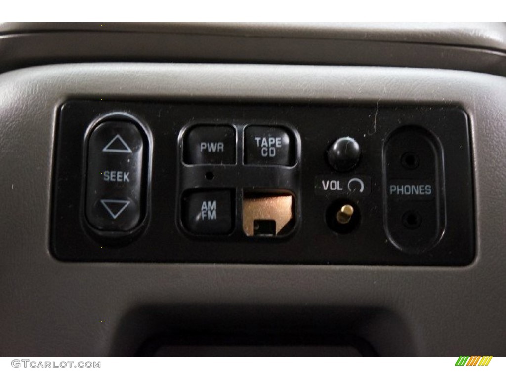 2002 Tahoe Z71 4x4 - Light Pewter Metallic / Tan/Neutral photo #32