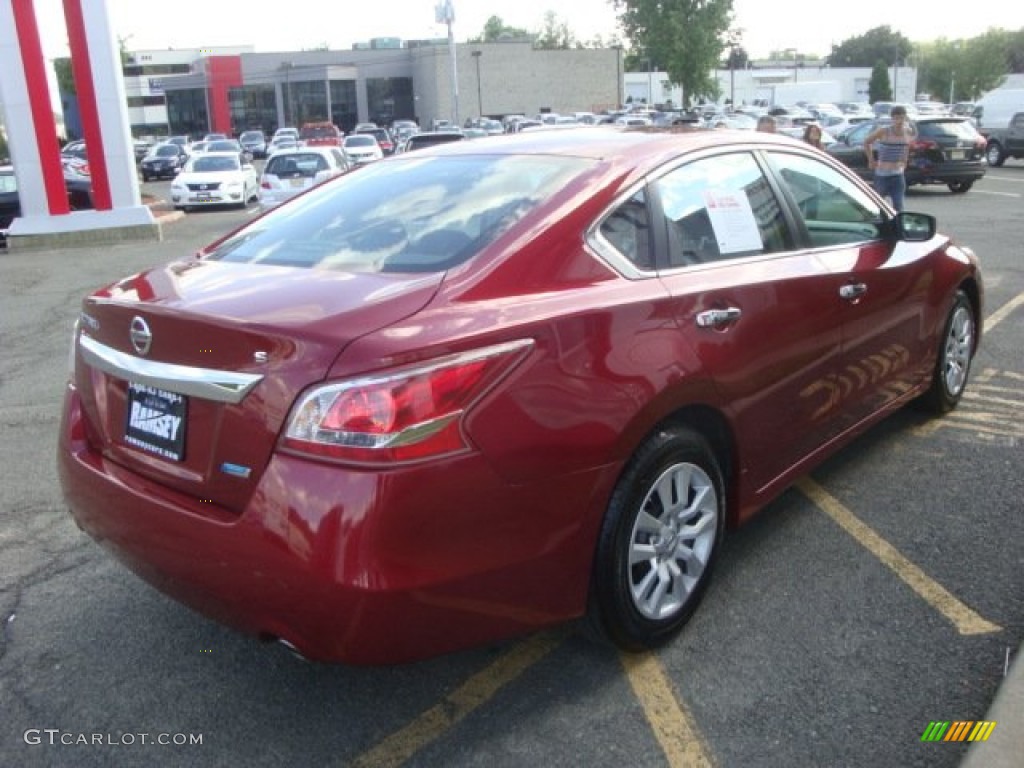 2013 Altima 2.5 S - Cayenne Red / Charcoal photo #5