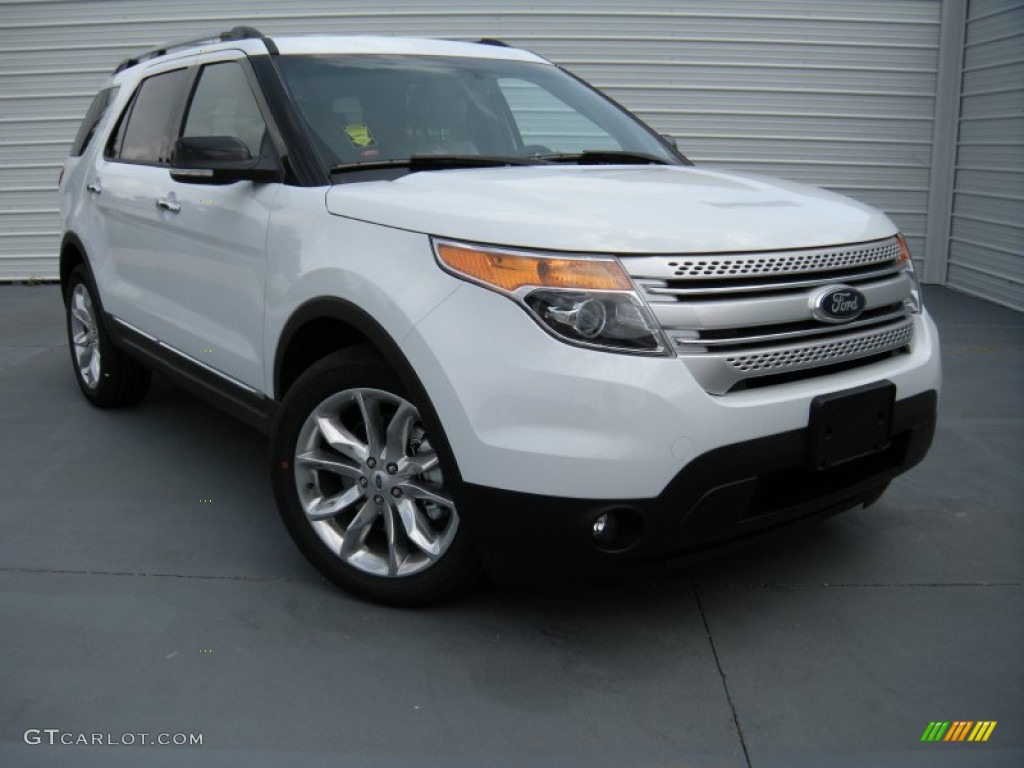2015 Explorer XLT - Oxford White / Medium Light Stone photo #2