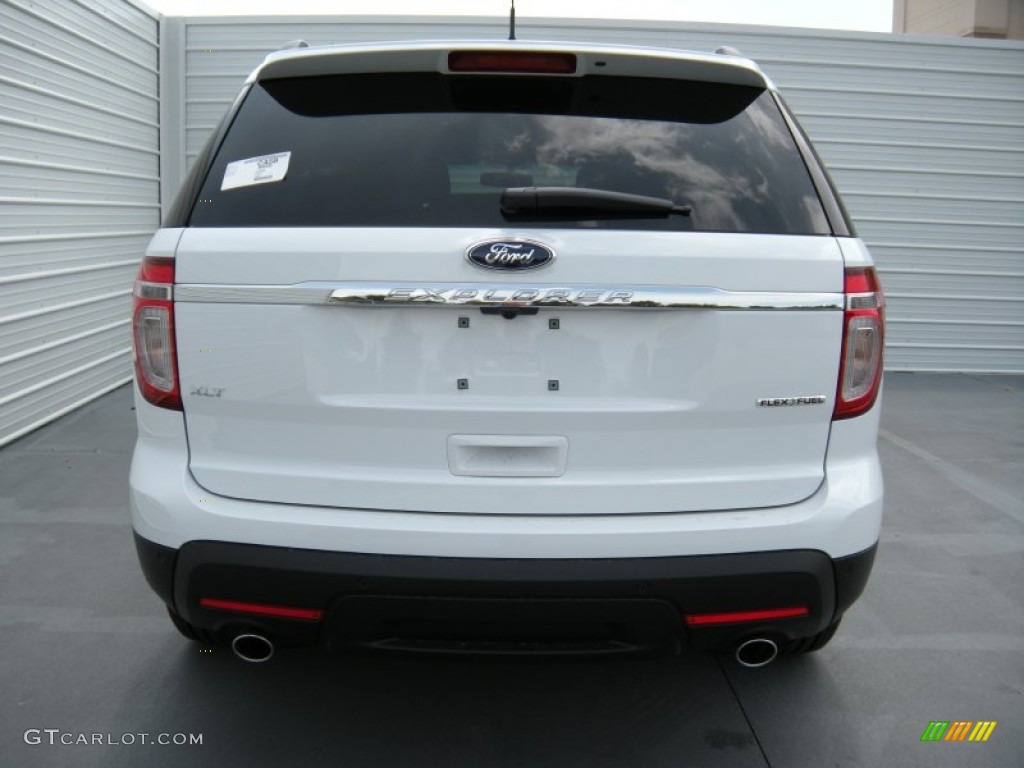 2015 Explorer XLT - Oxford White / Medium Light Stone photo #6