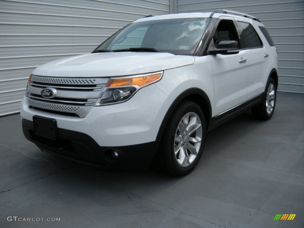 2015 Explorer XLT - Oxford White / Medium Light Stone photo #8