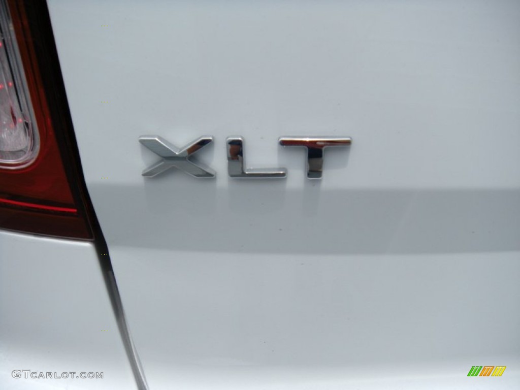 2015 Explorer XLT - Oxford White / Medium Light Stone photo #15