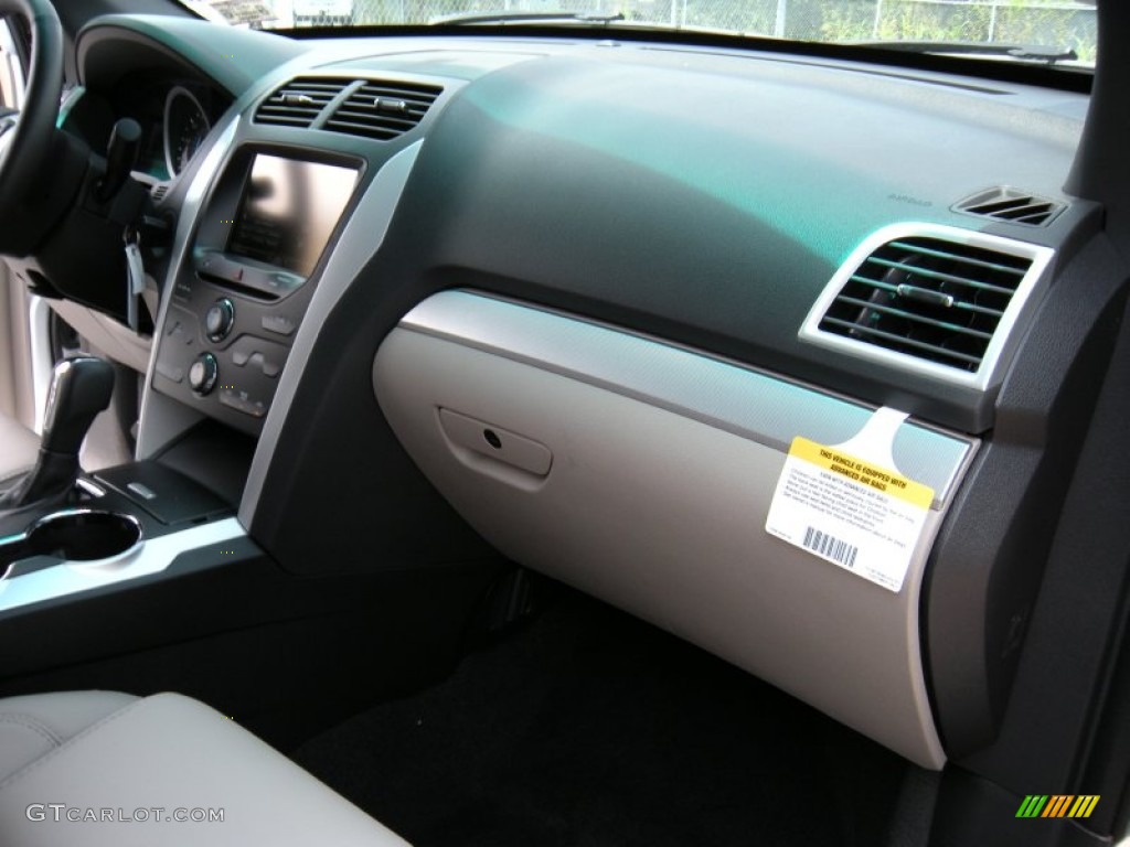 2015 Explorer XLT - Oxford White / Medium Light Stone photo #19