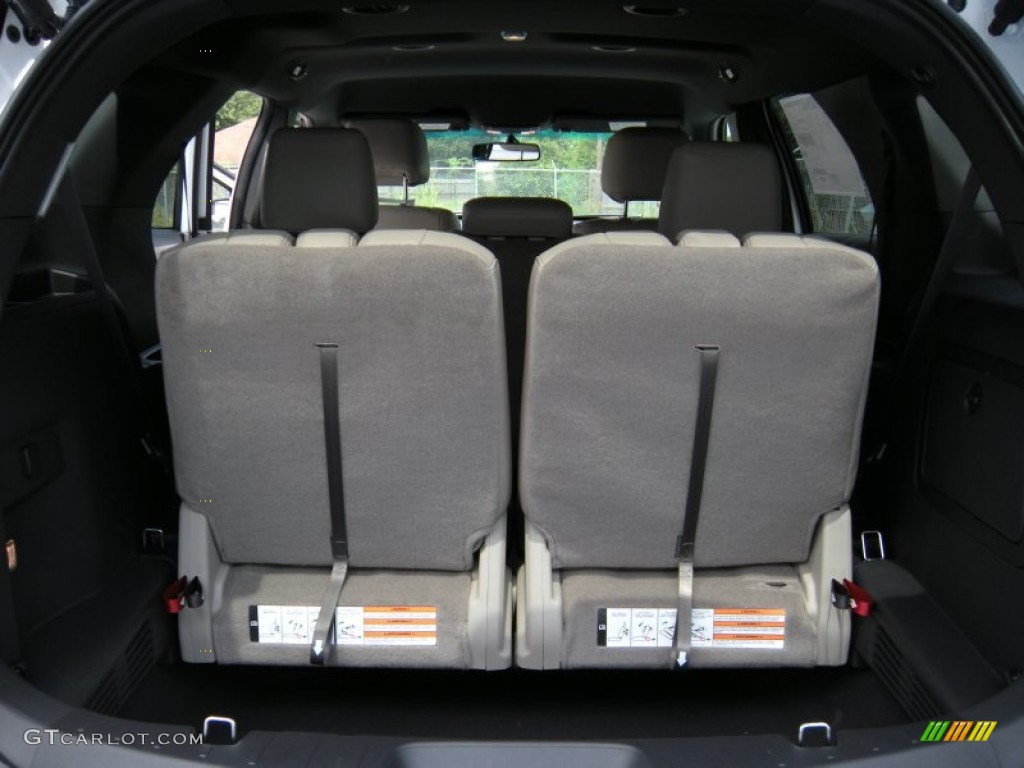 2015 Explorer XLT - Oxford White / Medium Light Stone photo #20