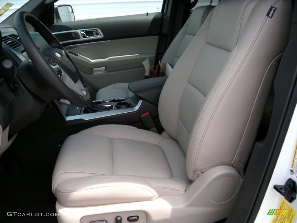 2015 Explorer XLT - Oxford White / Medium Light Stone photo #28
