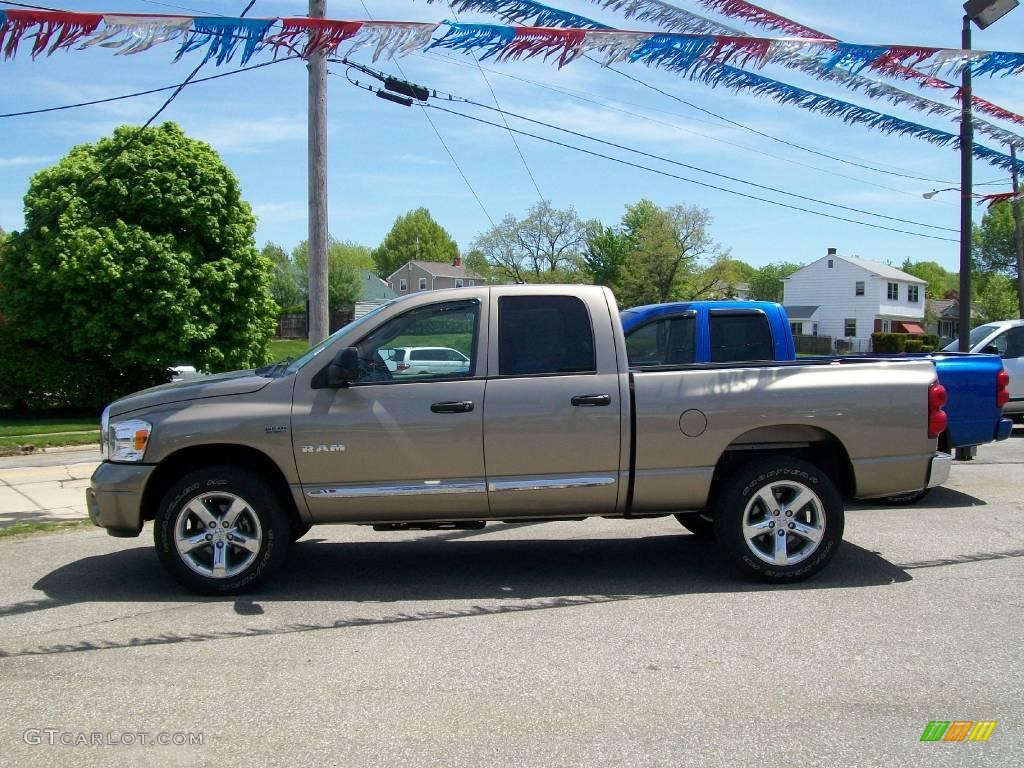 2008 Ram 1500 Laramie Quad Cab 4x4 - Light Khaki Metallic / Khaki photo #2