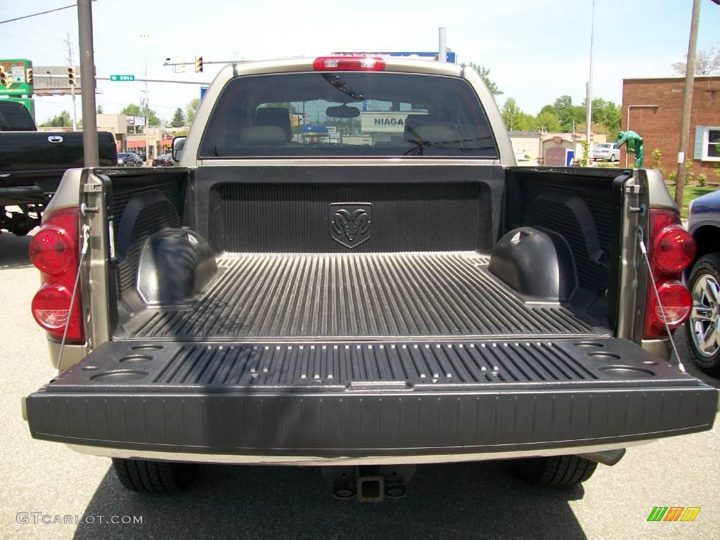 2008 Ram 1500 Laramie Quad Cab 4x4 - Light Khaki Metallic / Khaki photo #5