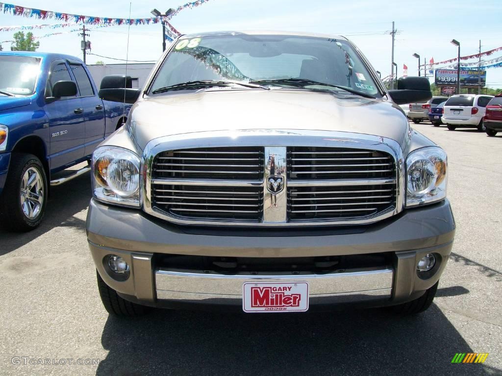 2008 Ram 1500 Laramie Quad Cab 4x4 - Light Khaki Metallic / Khaki photo #8