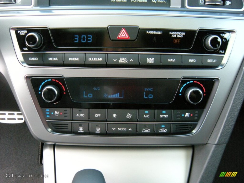 2015 Hyundai Sonata Sport 2.0T Controls Photo #96168701
