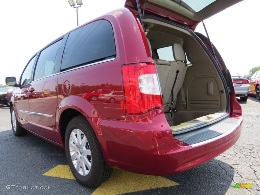 2014 Town & Country Touring - Deep Cherry Red Crystal Pearl / Dark Frost Beige/Medium Frost Beige photo #17