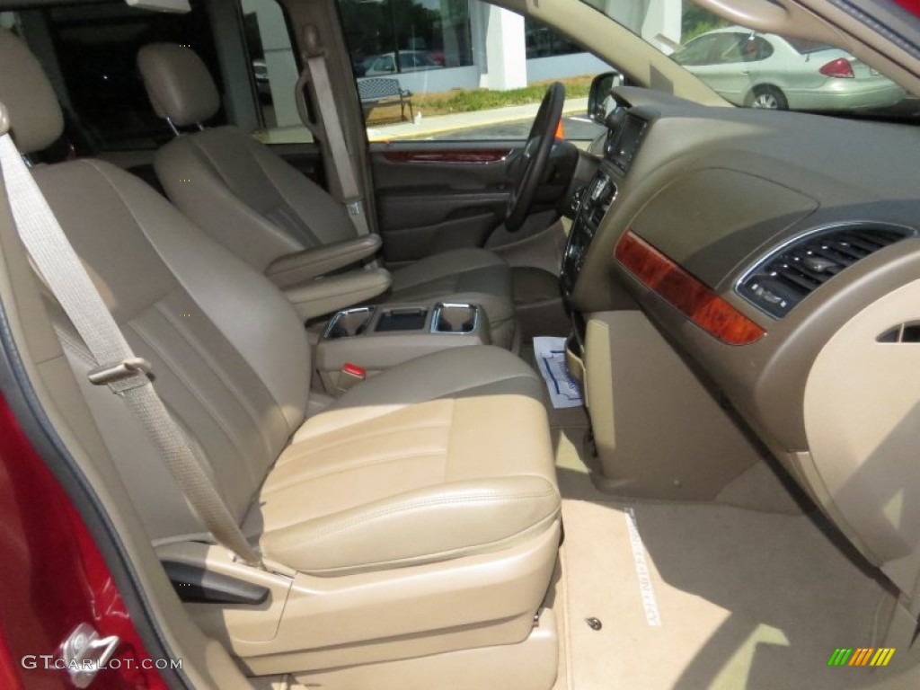 2014 Town & Country Touring - Deep Cherry Red Crystal Pearl / Dark Frost Beige/Medium Frost Beige photo #19