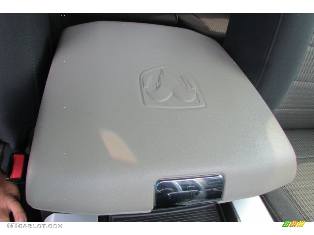 2011 Ram 1500 SLT Quad Cab 4x4 - Flame Red / Dark Slate Gray/Medium Graystone photo #29