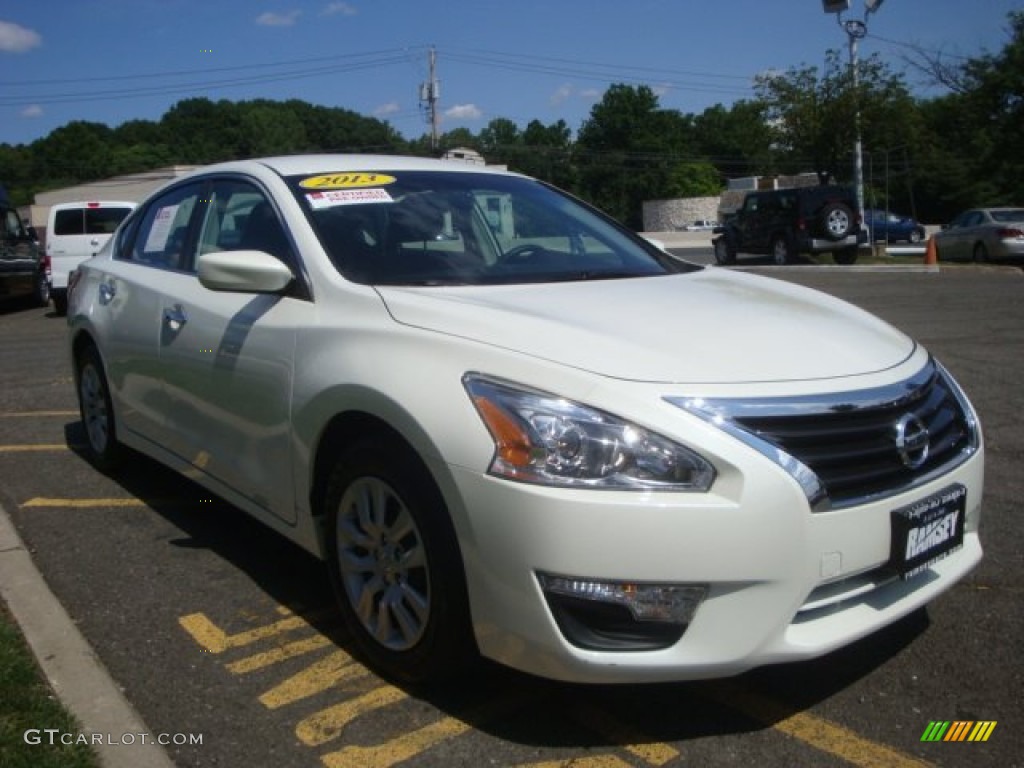 2013 Altima 2.5 S - Pearl White / Charcoal photo #1