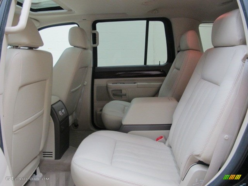 2004 Aviator Luxury AWD - Black / Light Parchment photo #18