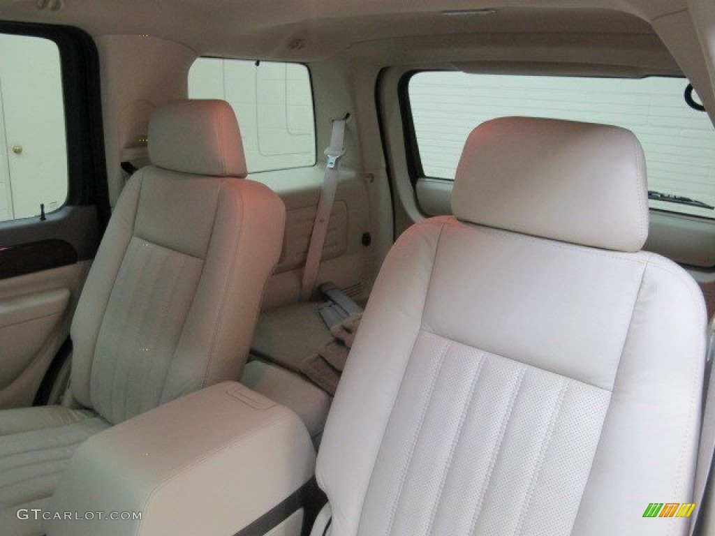2004 Aviator Luxury AWD - Black / Light Parchment photo #19