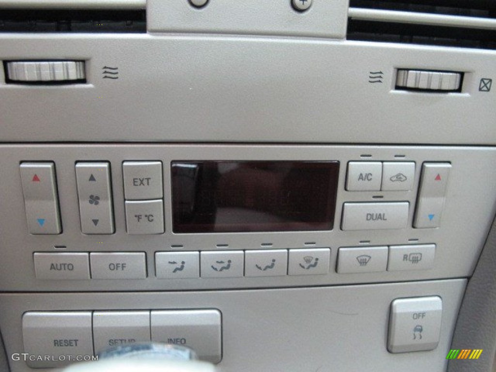 2004 Aviator Luxury AWD - Black / Light Parchment photo #32