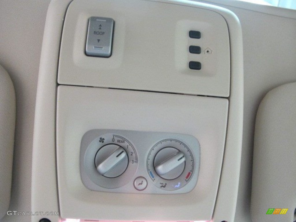 2004 Aviator Luxury AWD - Black / Light Parchment photo #34